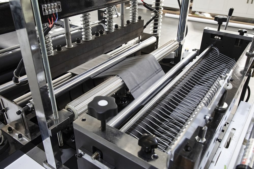 Oyang 15 CP700/800 Non-Woven T-Shirt Bag Making Machine detail 9
