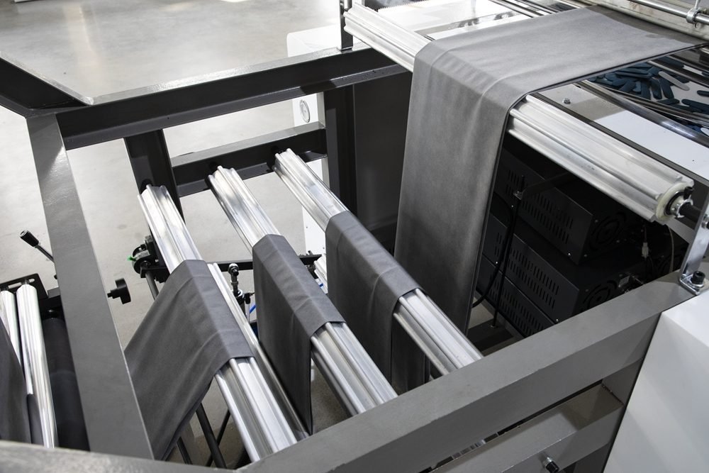 Oyang 15 C700/800 Non Woven D-Cut Bag Making Machine detail 10