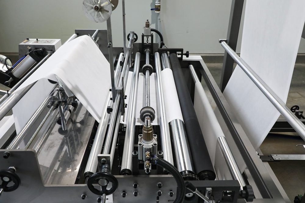 SMART 17-C700/800 Non Woven D-Cut Bag Making Machine detail 3