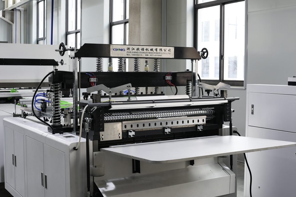 Oyang 15 XB 700/800 Non Woven 5 in 1 Bag Making Machine with Handle Online detail 6