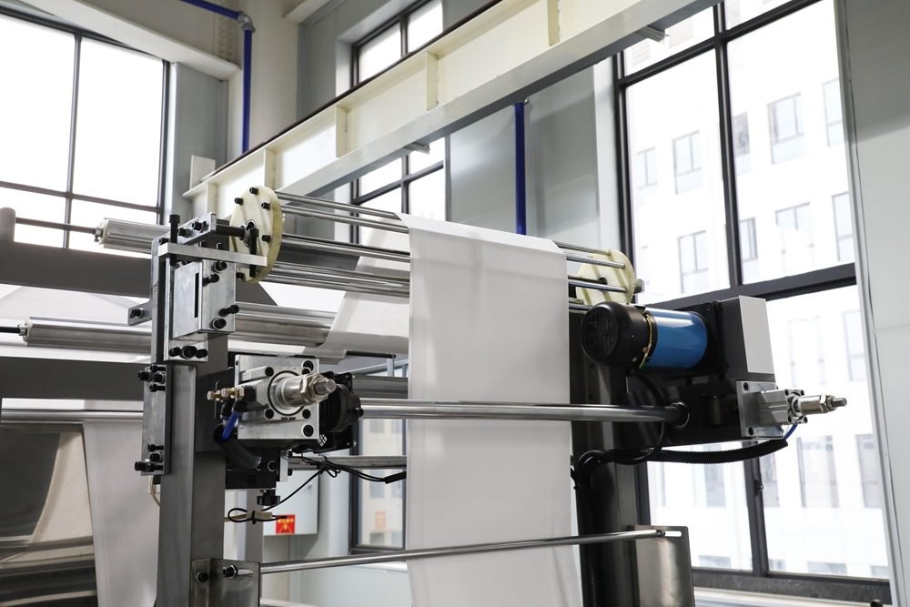 Oyang 15 XB 700/800 Non Woven 5 in 1 Bag Making Machine with Handle Online detail 5