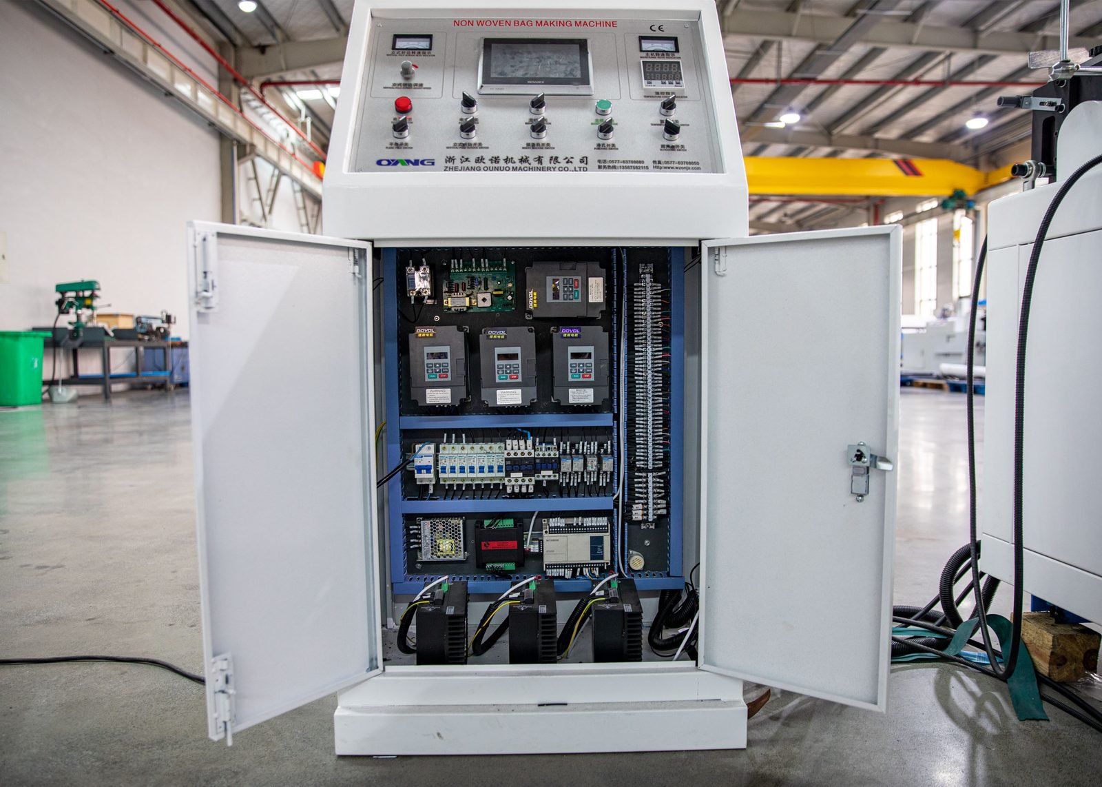 SMART 17-C700/800 Non Woven D-Cut Bag Making Machine detail 4
